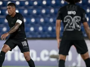 Negociação trava e Paulinho tem futuro incerto no Corinthians