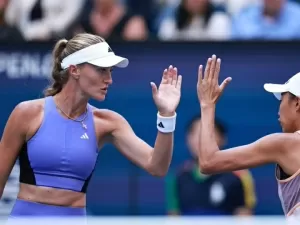 Zhang e Mladenovic derrubam campeãs de Wimbledon e vão à final