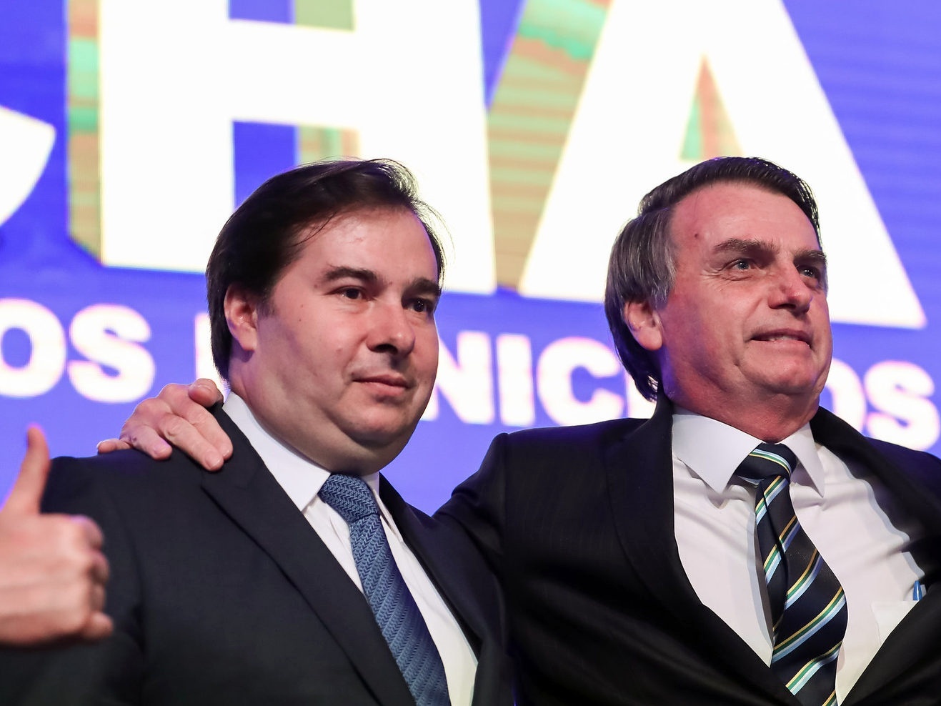 Com "Novo Centro", Maia resiste a Bolsonaro e ninguém mais tem maioria