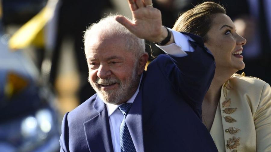 O presidente Luiz Inácio Lula da Silva durante cerimônia de posse, com sua mulher, Janja: depois da festa, as primeiras medidas                              - MARCELO CAMARGO/AGÊNCIA BRASIL                            
