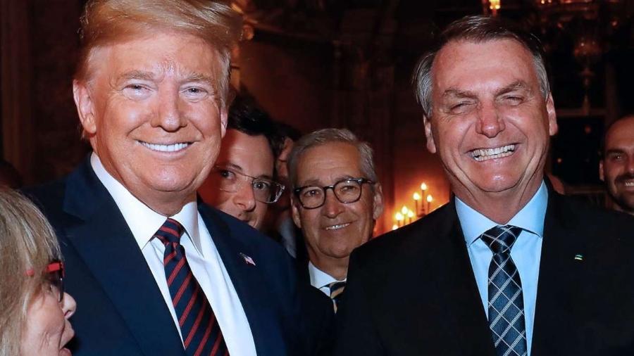 Donald Trump e Jair Bolsonaro juntos, durante visita do presidente brasileiro ao norte-americano em março de 2020 -                                 ALAN SANTOS/PR/AFP                            