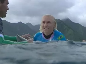 Olimpíada: Após 'luta' por ondas, Tati Weston-Webb conquista prata para o Brasil