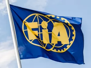 Em nova polêmica, FIA demite diretor e comissário da F2