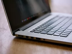 Pode deixar o notebook carregando o dia todo?