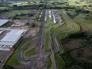 Stock Car tem dias decisivos após 'epicentro de tretas' no Velopark, palco de denúncia, punições e 'rolos' entre pilotos