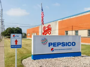 Após recuperar plásticos de salgadinhos, PepsiCo avança sobre bebidas