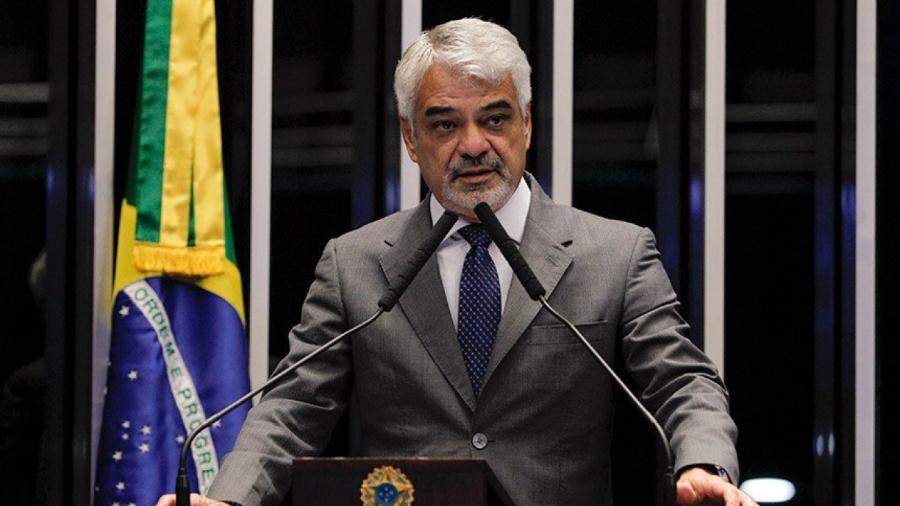                                  Humberto Costa é senador pelo PT e faz oposição a Bolsonaro                              -                                 BETO BARATA/AGêNCIA SENADO                            