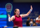 Ostapenko bate outra cabeça de chave e encara surpresa britânica