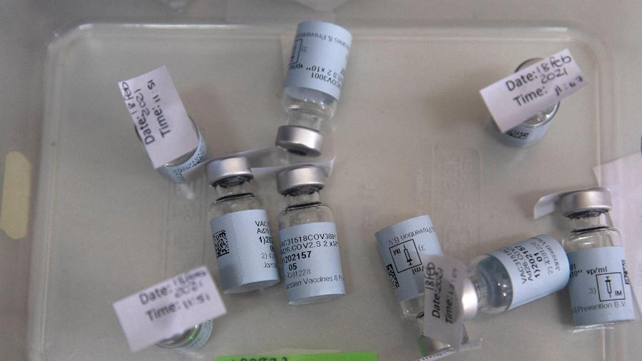 Anvisa recomenda suspensão temporária da vacina da AstraZeneca em gestantes - Imagem: Phill Magakoe (Getty Images)