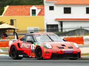 Porsche: Paludo faz grande largada e vence caótica corrida 2 da Carrera Cup no Estoril