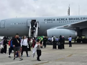 Quinto voo da FAB com repatriados do Líbano chega em Guarulhos