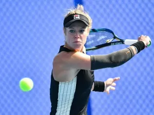 Siegemund desafia Sramkova na semi, Bouzkova também avança