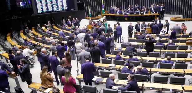 Congresso derruba veto e retoma pensão para vítimas de zika