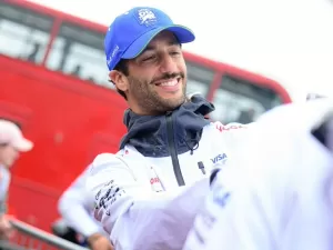 F1: Red Bull estuda 'troca' de Pérez por Ricciardo
