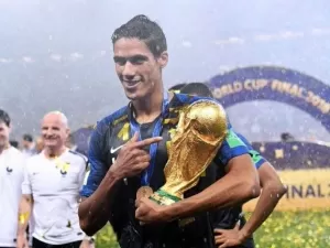 Raphael Varane, ídolo do Real Madrid e campeão do mundo com a França, se aposenta do futebol aos 31 anos