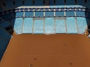 Novas imagens mostram Arena do Grêmio com gramado totalmente alagado