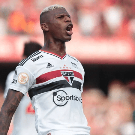 Arboleda fratura e rompe os ligamentos do tornozelo esquerdo - Rubens Chiri/SPFC