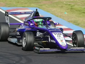 OAKBERRY Bassani F4 disputa preliminar da Fórmula 1 e mira ampliar a liderança do campeonato