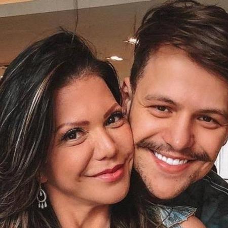 Simone com o filho Saulo Poncio. - Mãe de Saulo Poncio, Simone Poncio (Reprodução) - Mãe de Saulo Poncio, Simone Poncio (Reprodução)