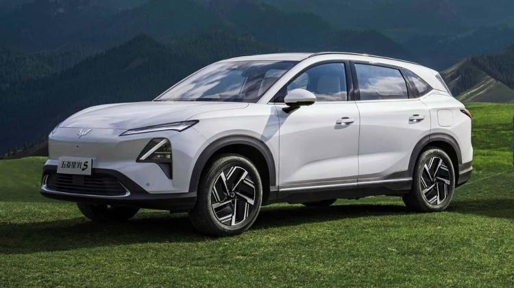 Na China, onde é fabricado, Chevrolet Captiva EV é vendido com o nome Wulling Starlight S Na China, onde é fabricado, Chevrolet Captiva EV é vendido com o nome Wulling Starlight S
