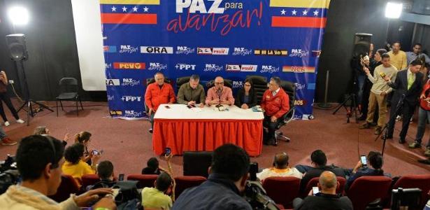 Pesquisas de boca de urna indicavam que candidatos de oposição a Maduro ganhariam na maioria dos estados - Foto: AFP
