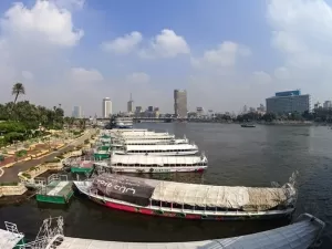 Ônibus cai de balsa no Nilo e deixa ao menos 10 mortos no Egito 