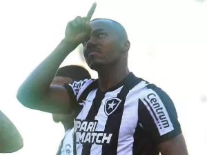 Botafogo vence Fluminense em clássico eletrizante e espera tropeço do Vasco para se classificar