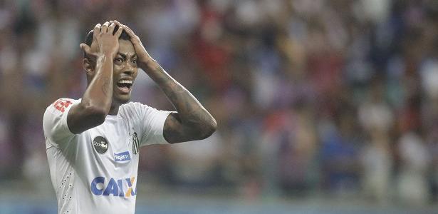 Bruno Henrique sofreu bolada no rosto na vitória santista diante do Linense - Lucio Tavpra/Agência Tempo/Estadão Conteúdo