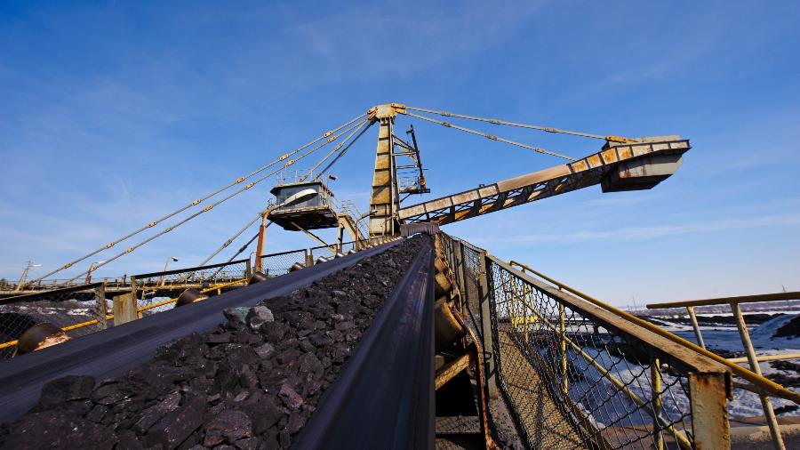 Exportação de minério de ferro do Brasil vai superar receita da soja em 2021, diz AEB - Shutterstock