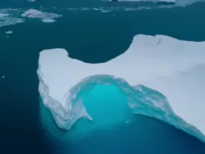 Ponto de “derretimento descontrolado” é localizado na Antártida