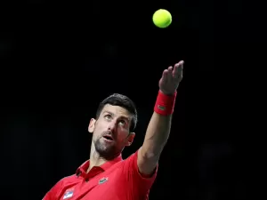 Djokovic vence em 45 minutos e Sérvia abre 2 a 0 contra a Grécia