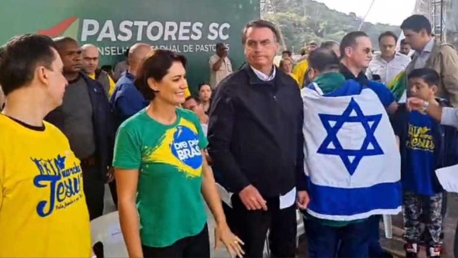                                  Bolsonaro durante a "Marcha para Jesus" em Balneário Camboriú (SC): "um exército de 200 milhões"                              -                                 REPRODUçãO DO TWITTER                            