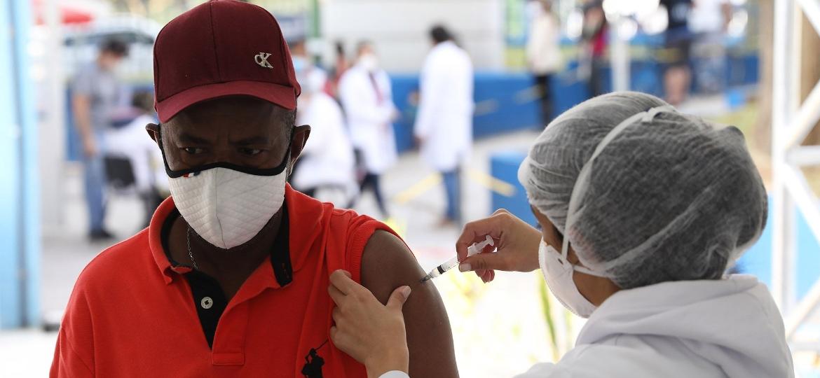 Posto de aplicação de vacinas contra covid em São Paulo - Rodrigo Paiva/Getty Images/Bloomberg