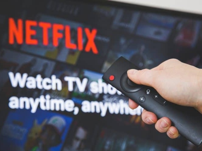  Netflix pode lançar plano com anúncios já em novembro 