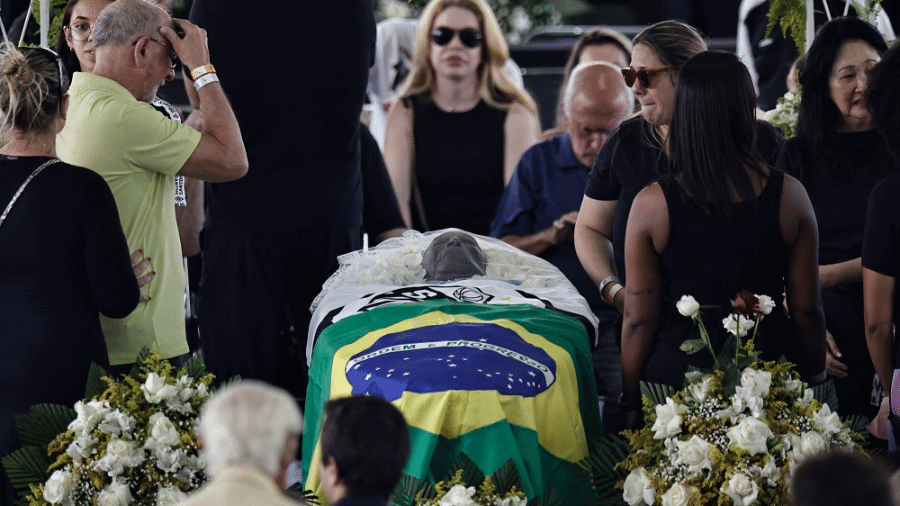 Velório de Pelé é realizado no gramado da Vila Belmiro - Ueslei Marcelino/Reuters