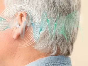 Uso de aparelho auditivo pode atrasar o surgimento do Parkinson