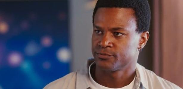 Leandro (David Junior) em cena de Coração Acelerado; segredo dele prejudicará a mocinha - undefined