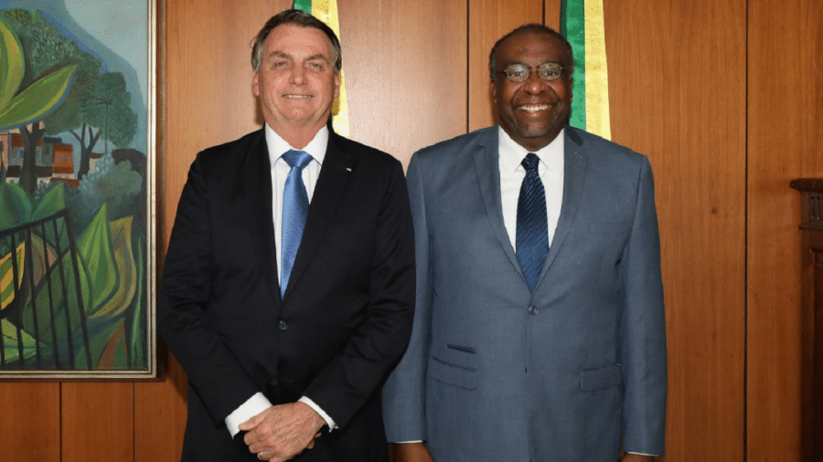 Jair Bolsonaro e Carlos Alberto Decotelli, que deixou o Ministério da Educação                      -                                 REPRODUçãO                            