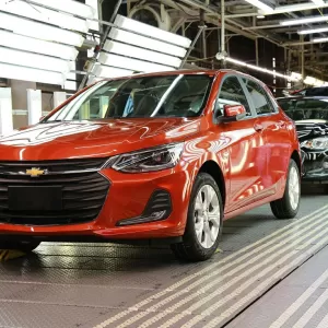 Chevrolet Onix estreia linha 2023 e preços chegam perto dos R$ 110 mil -  07/04/2022 - UOL Carros