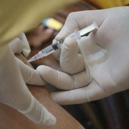 Com doses prestes a vencer, Ministério da Saúde amplia público-alvo da vacinação contra a dengue