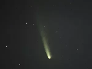 "Cometa do Século" já está visível no céu – veja imagens