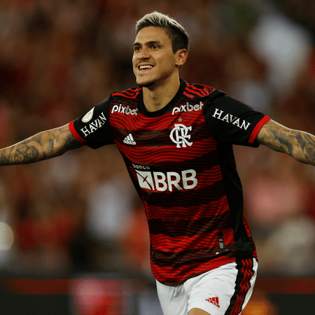 Após pênalti não marcado para o Santos, Pedro abriu o placar de letra e deu Flamengo: 3 a 2 - Getty Images