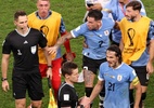 Jogadores do Uruguai se revoltam e partem para cima de árbitro - GettyImages