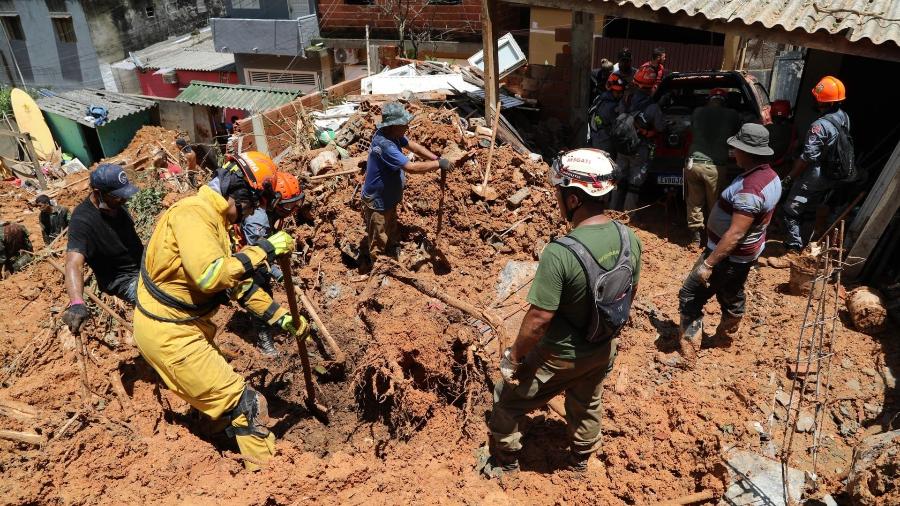 Sobe para 49 o número de mortos após chuva recorde no Litoral Norte - Divulgação/ Governo de SP