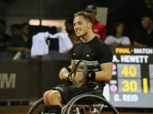 Hewett ganha a edição inaugural do Wheelchair Tennis Elite