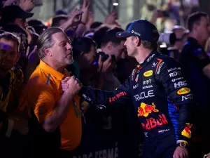 EXCLUSIVO F1 - Verstappen perplexo com críticas à Red Bull: "As pessoas inventam coisas bizarras"