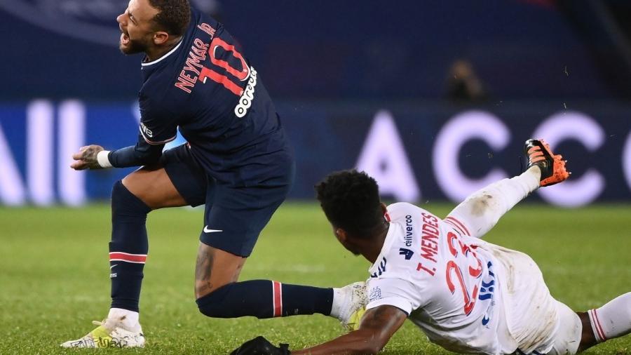                                  Neymar sofreu lesão no jogo contra o Lyon                              -                                 FRANCK FIFE / AFP                            