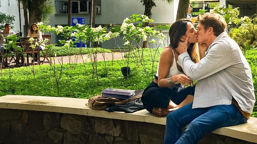 Leila (Jade Cardozo) e Filipe (Pedro Novaes) se beijam em Malhação (Divulgação / Globo) - Leila (Jade Cardozo) e Filipe (Pedro Novaes) se beijam em Malhação (Divulgação / Globo)