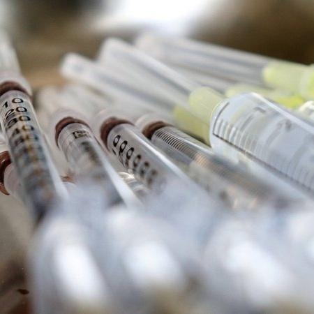 Tentativa dos EUA de obter mais doses de ampola de vacina da Pfizer esbarra em falta de seringas - Divulgação/Pixabay