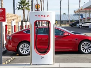 Tesla vai gastar US$ 500 milhões em Superchargers após demissões, diz Musk